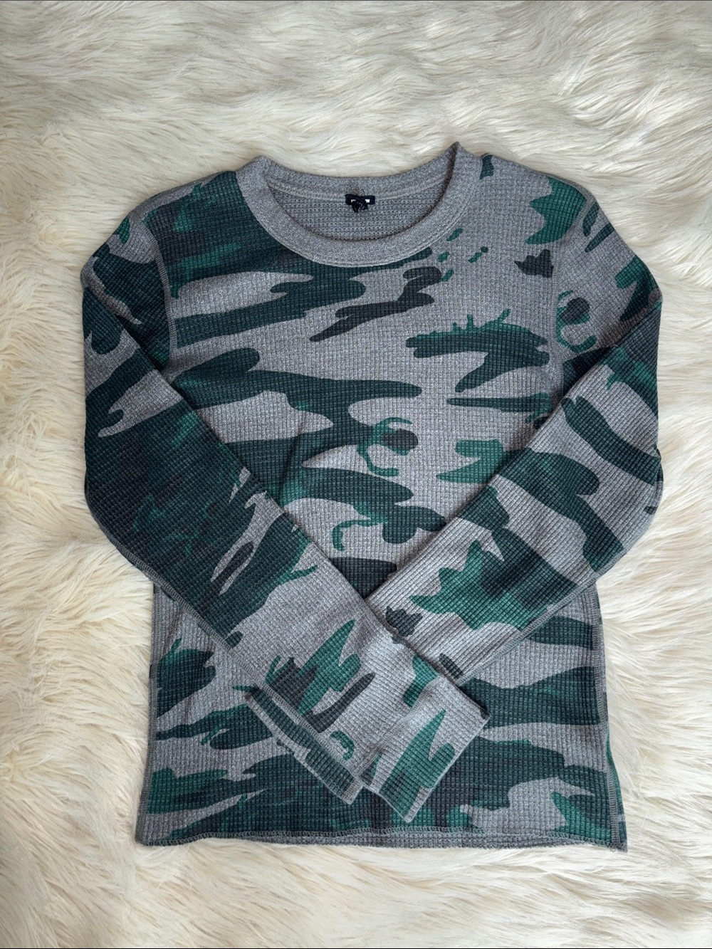 Anthropologie monrow waffle knit thermal Camo long sleeve